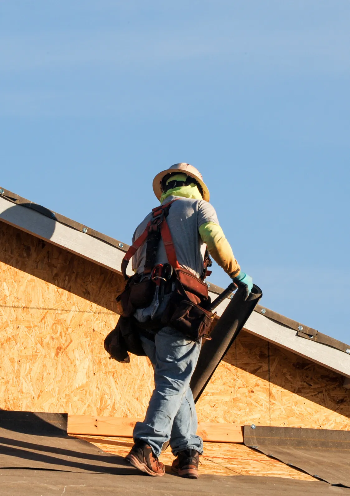 Top Construction LA roofing worker installing shingles on a Los Angeles construction project
